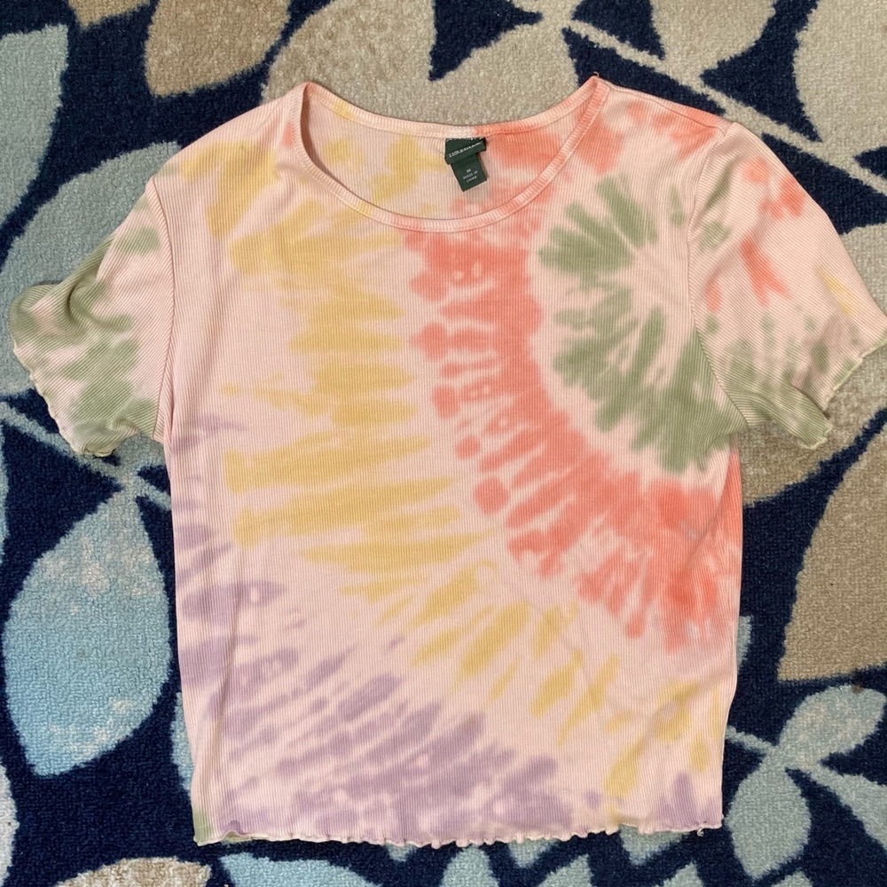 3/10! Tie dye shirt crop